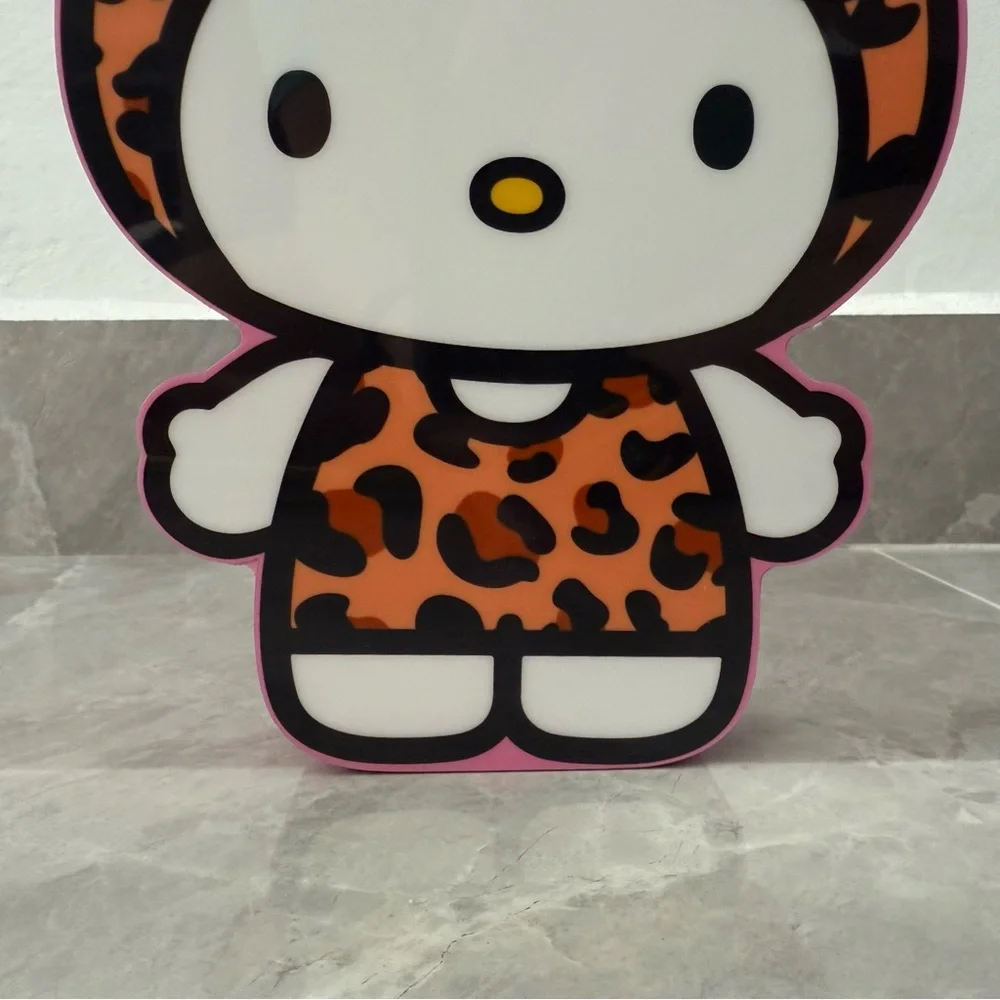 Hello Kitty Sanrio Leopard Wooden Lacquer Figure Wall Hanging Table Home Decor